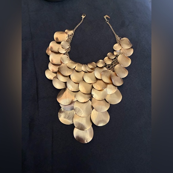 NWOT. Zara Golden Metal Plate Bib Necklace. - Picture 9 of 9